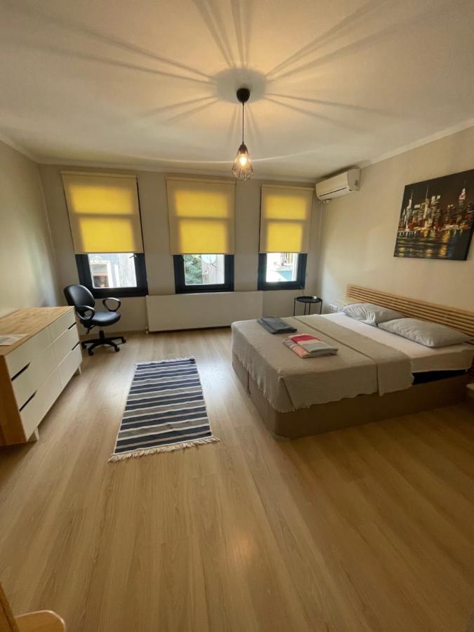 Ferienwohnung Duplex With Terrace In Center,5Mn Walk To Istiklal Istanbul Exterior foto